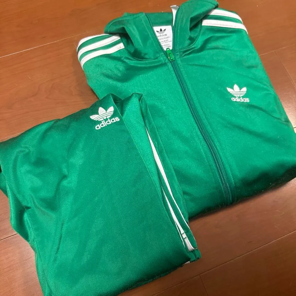 adidas セットアップ ジャージ グリーン