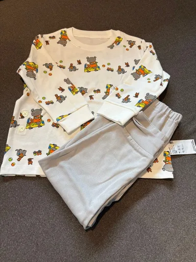 UNIQLO 絵本コレクション こぐまちゃん パジャマ 長袖 90㎝