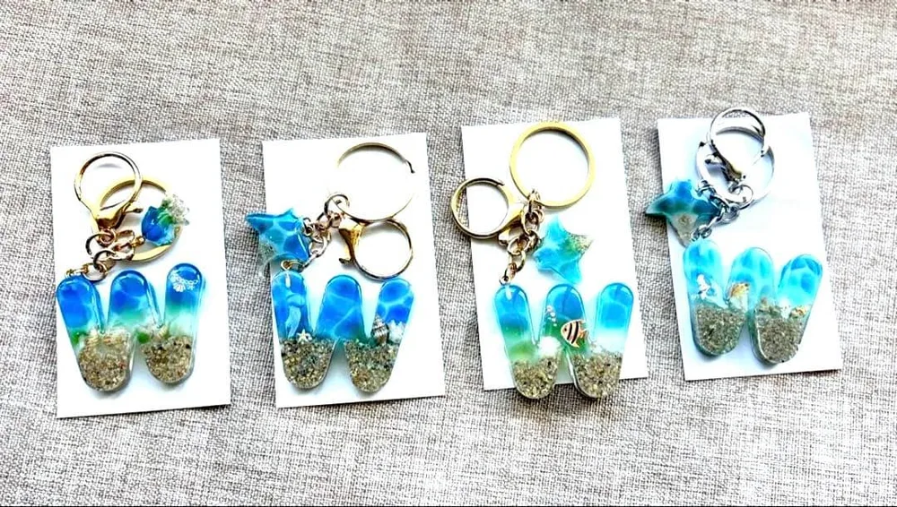 海モチーフ レジンイニシャルキーホルダー【W】