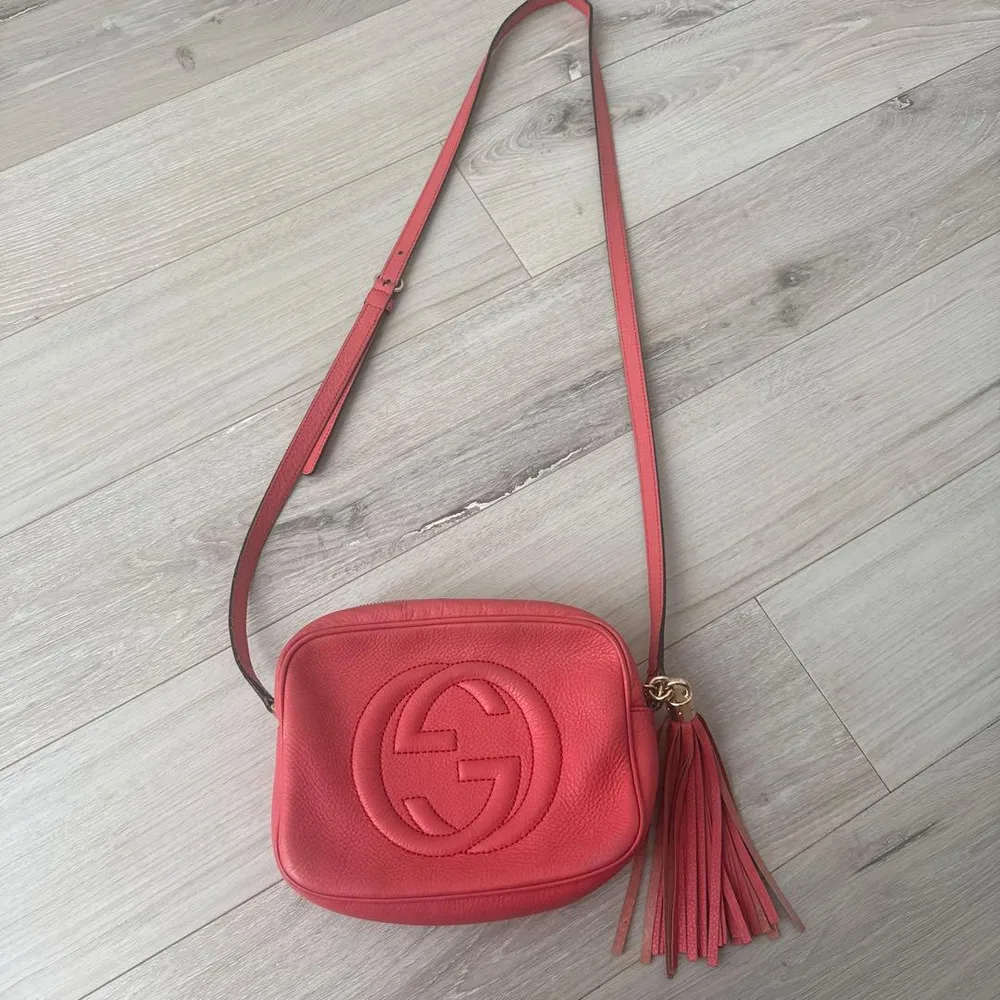 GUCCI ショルダーバッグ レザー タッセル