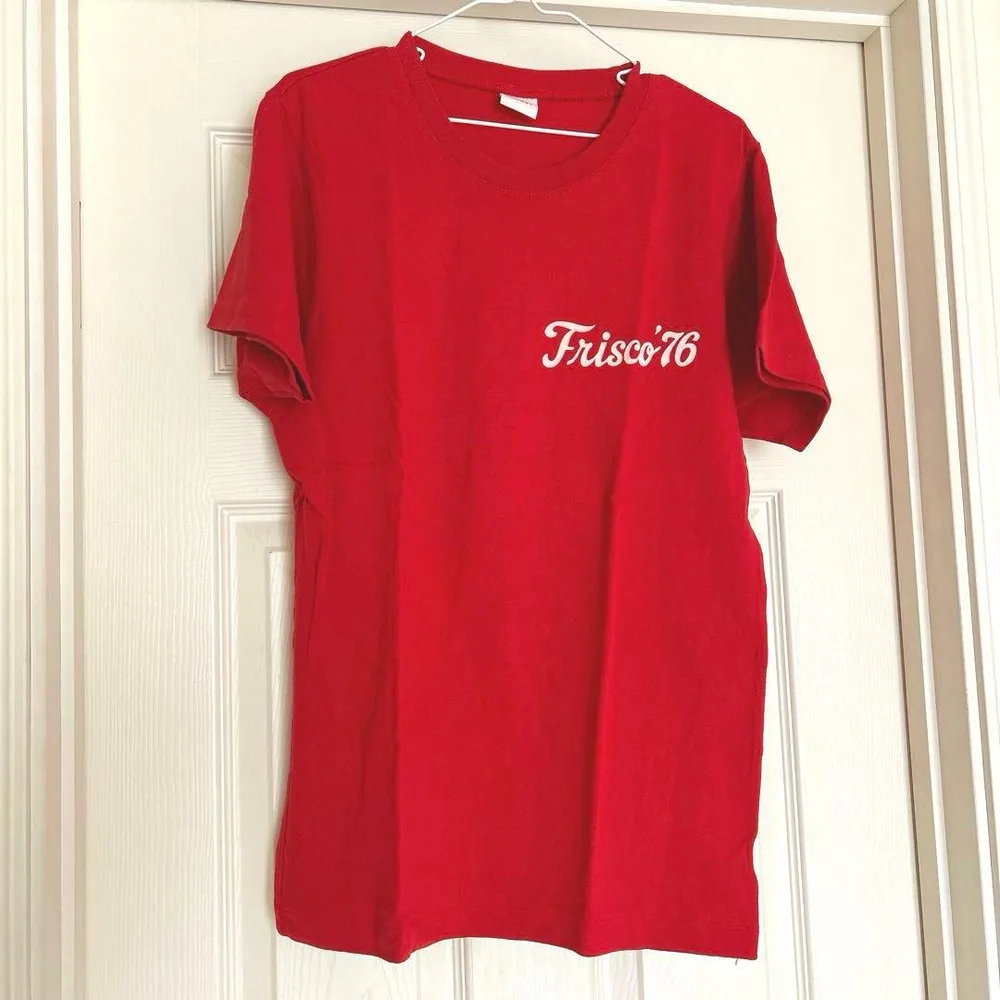 moussy Frisco'76 ロゴプリント 半袖 Tシャツ レッド トップス