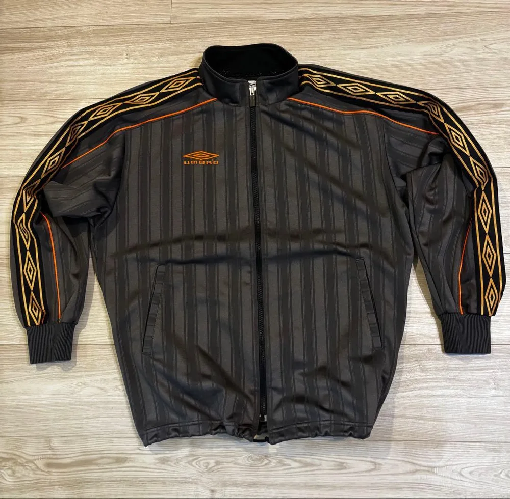 90s umbro トラックジャケット ロゴテープ 銀タグ デサント レア
