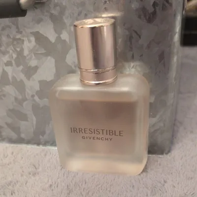 GIVENCHY IRRESISTIBLE ヘアミスト
