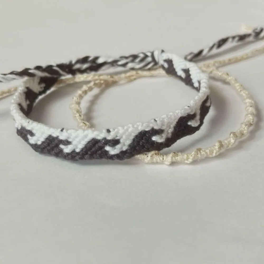 ★ミサンガ★ 2本セット wave 波柄 ② ソフトブラック 白