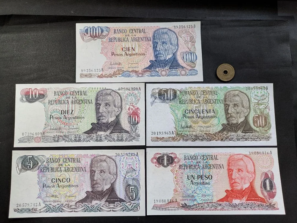 Unused Argentina 1983 5 ชิ้น 100 ต่อ 1 เปโซอาร์เจนตินา