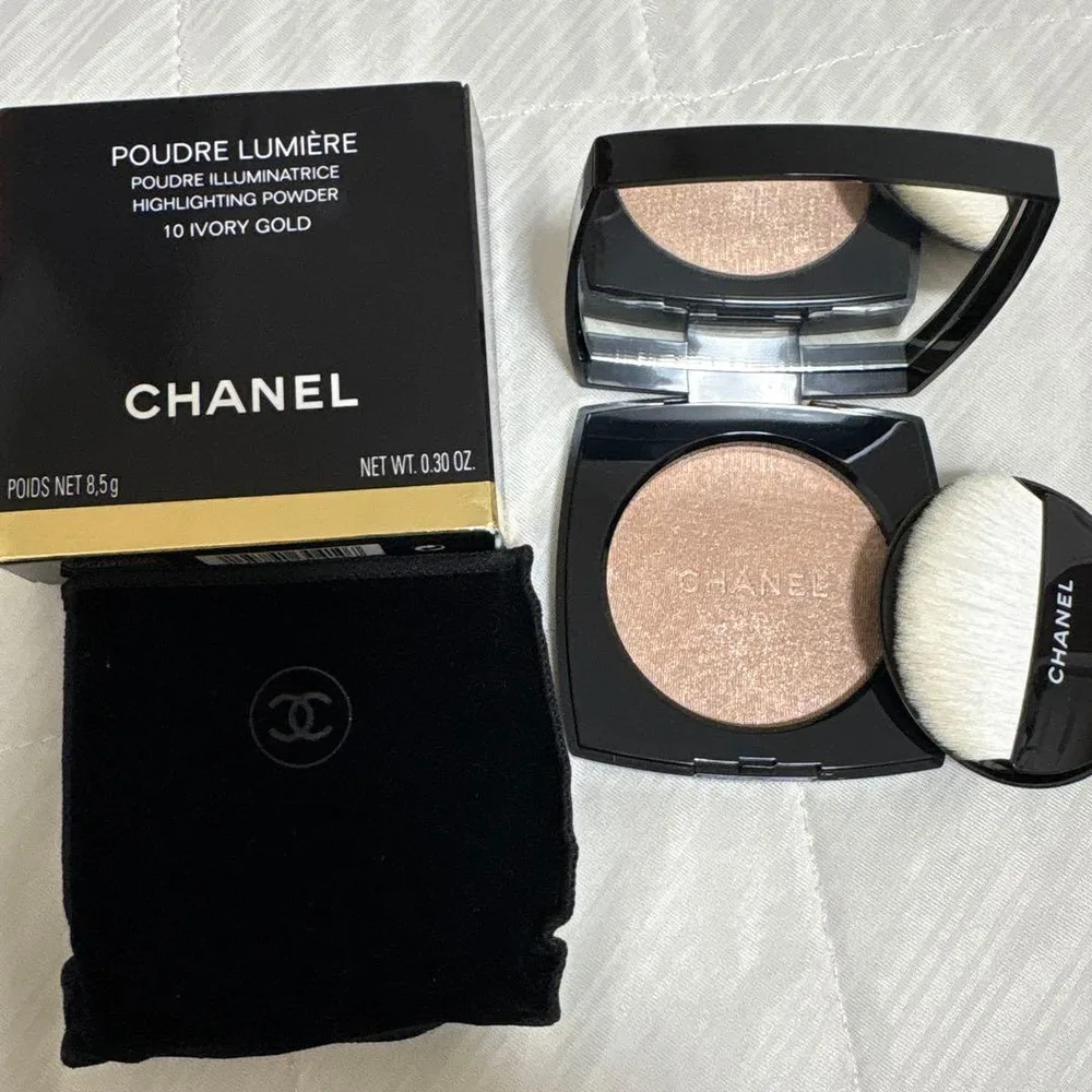 CHANEL プードゥル ルミエール 10 アイヴォリー ゴールド