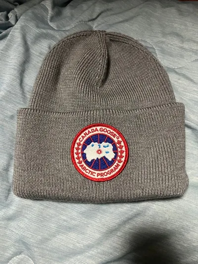 CANADA GOOSE ニット帽 ビーニー グレー