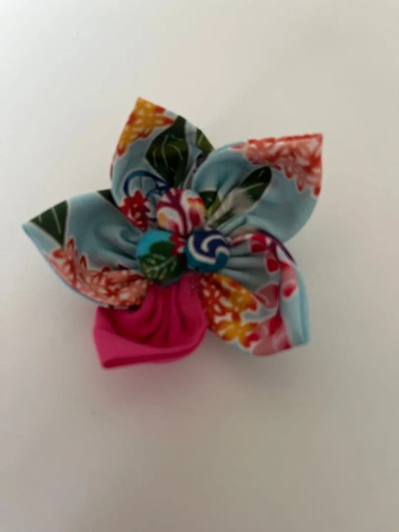 ハンドメイド 琉球紅型柄 ブローチ 花モチーフ