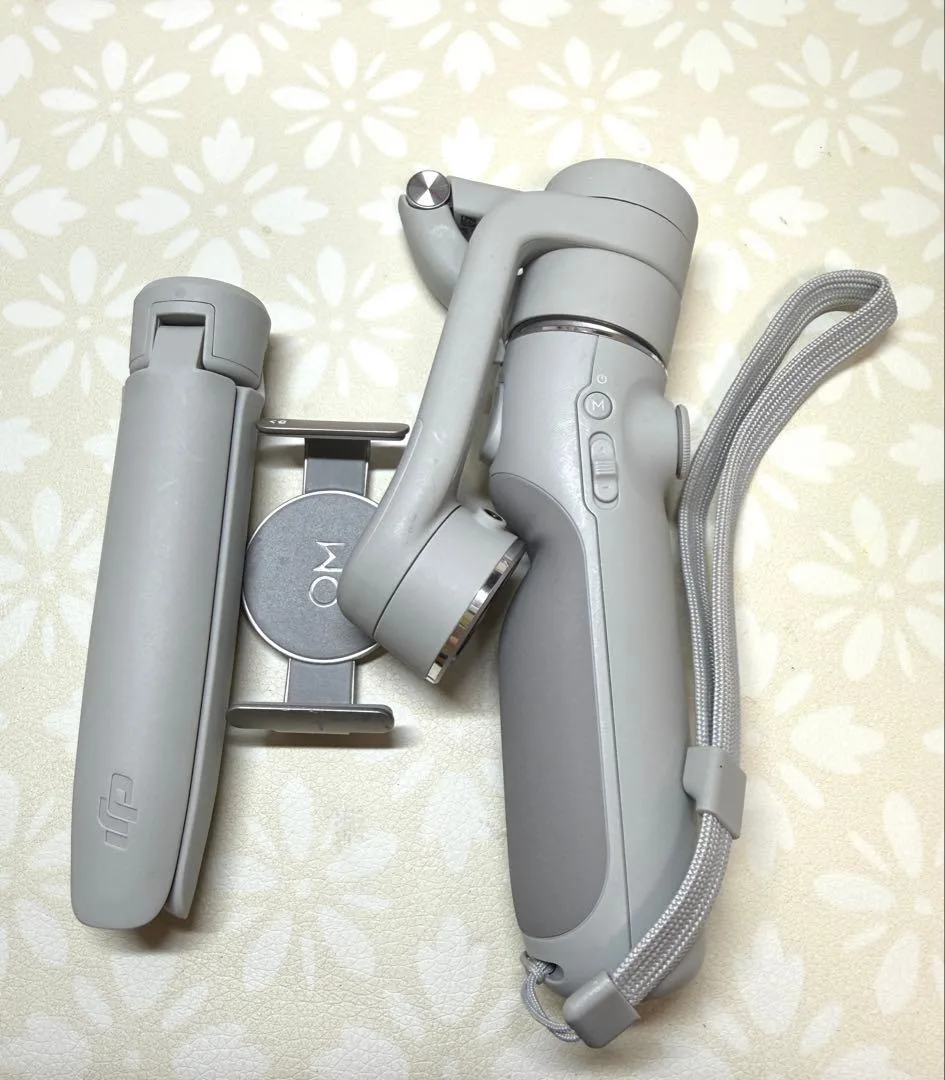 dji OM5スマホスタビライザー 三脚付き