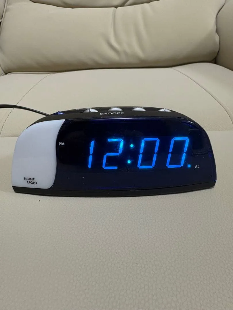 最終値下げLANDEX YT5023BK ブルーLED デジタル目覚まし時計