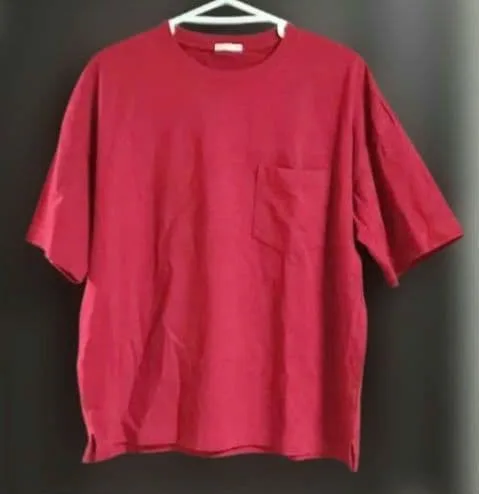 GU レッド ポケット付き Tシャツ
