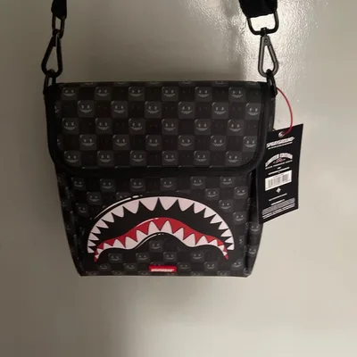 SPRAYGROUND シャーク ショルダーバッグ