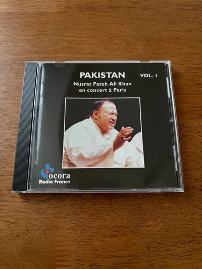 NUSRAT FATEH ALI KHAN EN CONCERT A PARIS