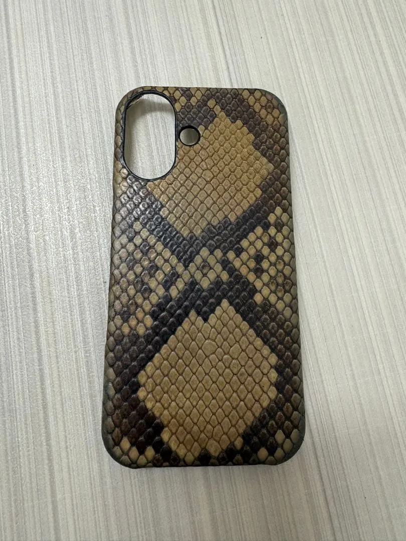 iPhone16ケース 本革 パイソン 蛇革
