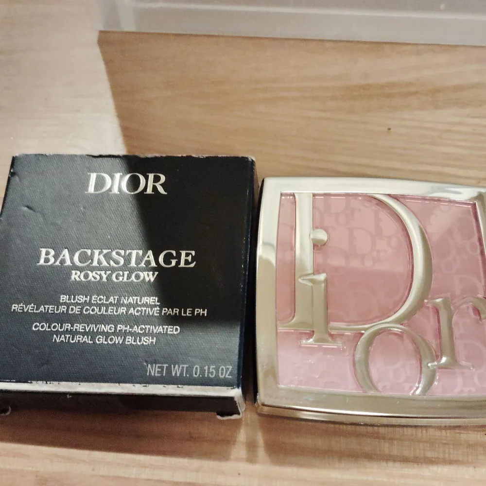 DIOR BACKSTAGE ROSY GLOW 001 ピンク