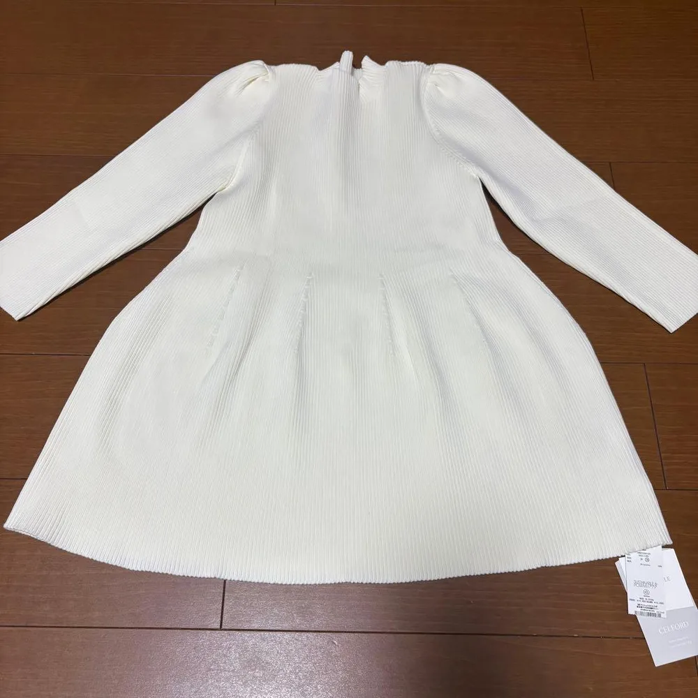 【新品タグ付き】CELFORD ペプラム ニット プルオーバー 38