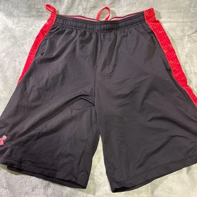 UNDER ARMOUR ハーフパンツ ブラック レッド