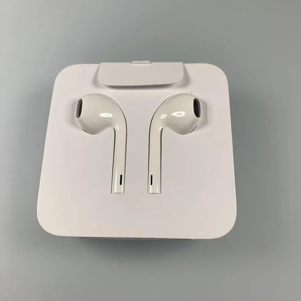 Appleイヤホン純正品未使用(iPhone, iPad用) 変色あり