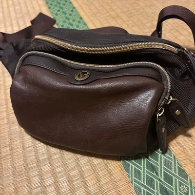 ボディバッグ ブラウン