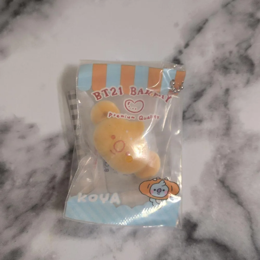 ガチャガチャ BT21 ベーカリーチャーム KOYA