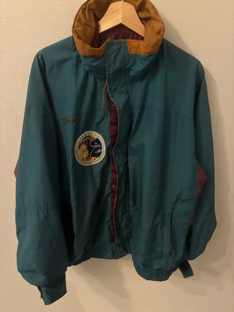 90s Columbia nylon jacket with patch
