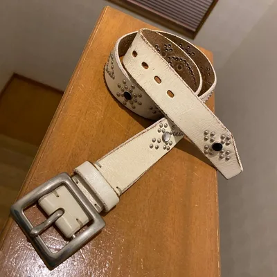スタッズベルト ホワイトベース