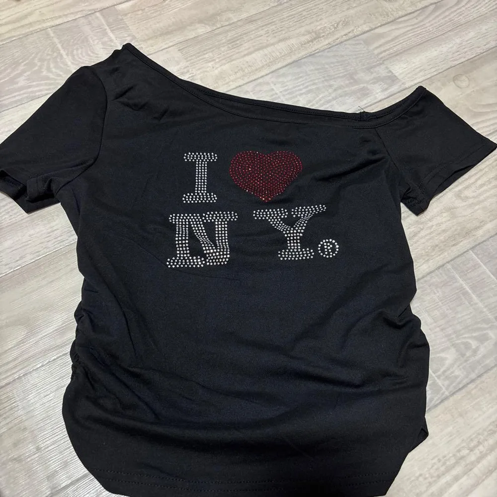 Tシャツ 肩出し