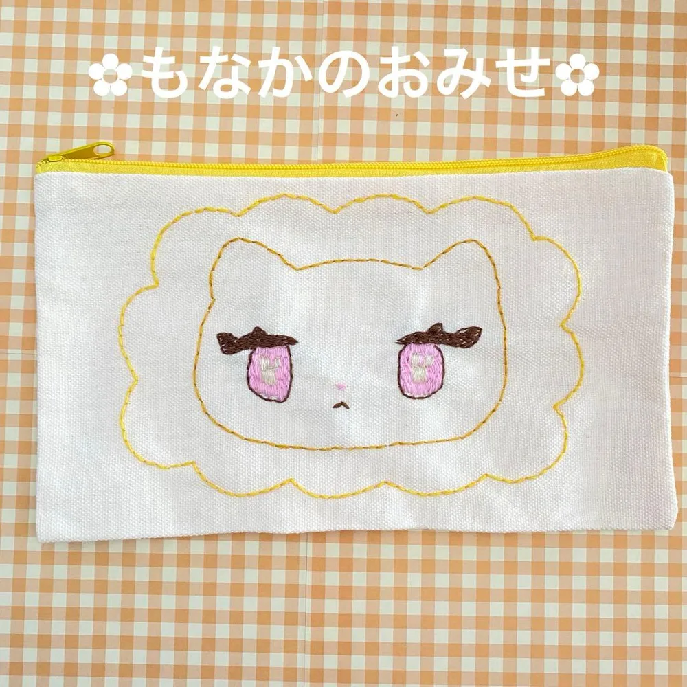 ねこのポーチ 刺繍 ハンドメイド 黄色