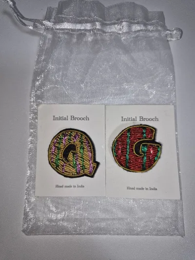 Initial Brooch イニシャルブローチ Q G 2個セット