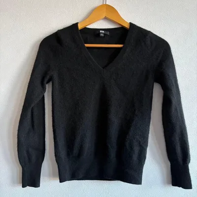カシミヤ100% UNIQLO ユニクロ Vネックニット 黒 S