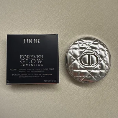 Dior ディオールスキン フォーエヴァー グロウ ルミナイザー 06