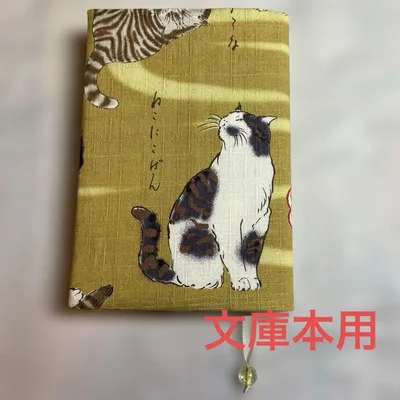 ハンドメイド 文庫本ブックカバー 和柄 ことわざと猫柄 しおり付き