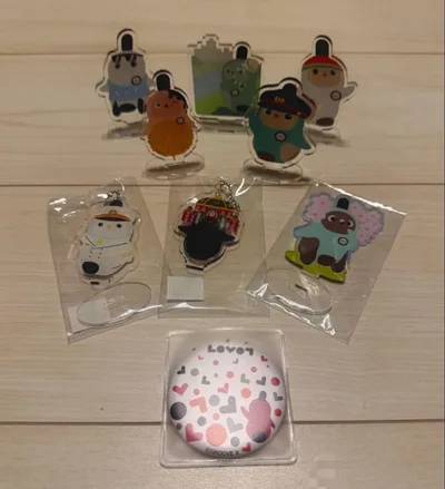 LOVOT らぼっと アクリルスタンド キーホルダー 缶バッジ 9点セット