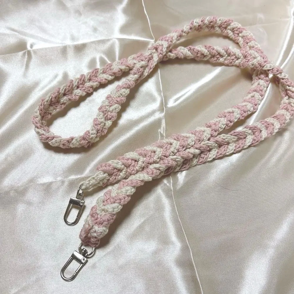 ハンドメイド⭐︎ショルダーストラップ ピンク×ホワイト ラメ ハート柄