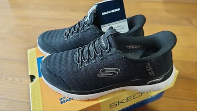 SKECHERS รองเท้าผ้าใบแบบสวมสีดำ