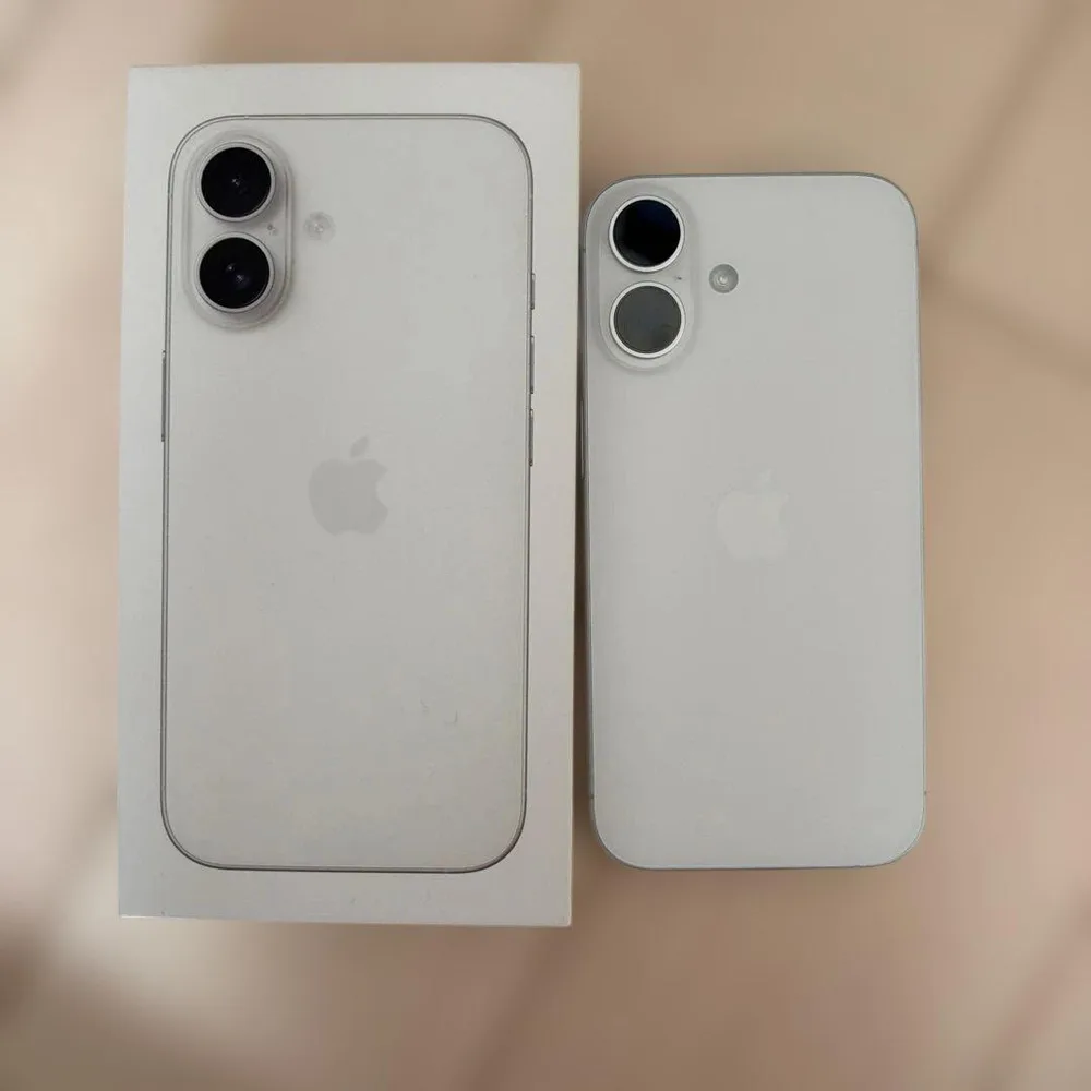 極美品 iPhone16 128GB バッテリー100%