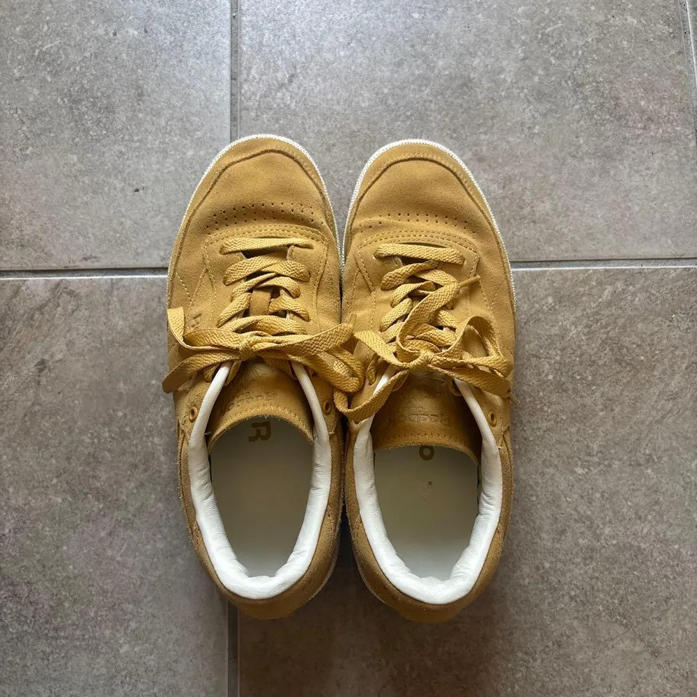Reebok スニーカー レディース マスタード 25cm