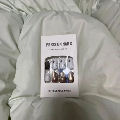 PRESS ON NAILS ネイルチップ 24枚入り