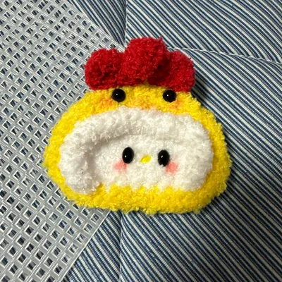 ハンドメイド あみぐるみブローチ ひよこ