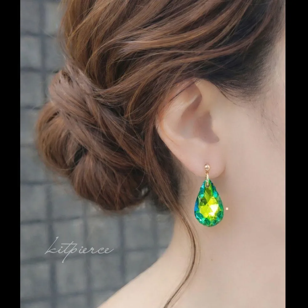No.540 きらめき グリーンストーンピアス イヤリング ガラスチャーム 緑