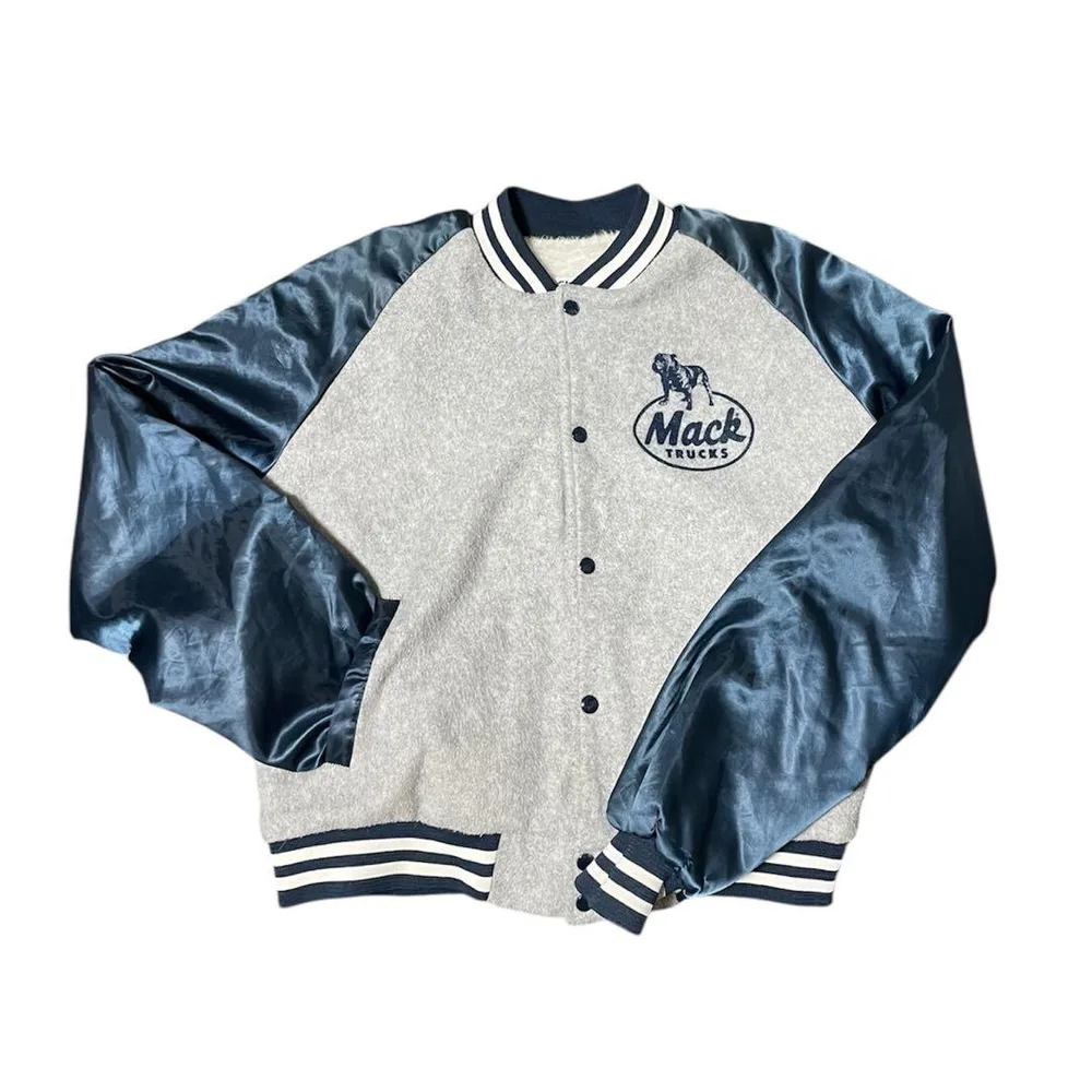Chalk Line Mack Trucks スタジャン