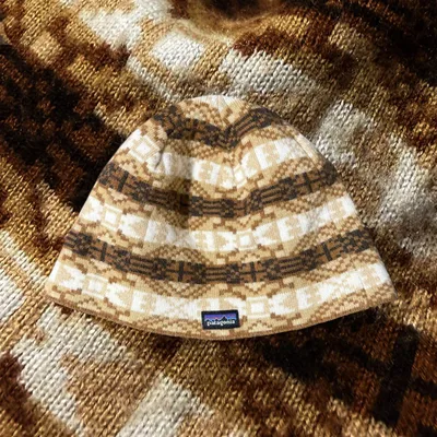 patagonia ビーニー ニット帽 パタゴニア ベージュ ブラック 総柄