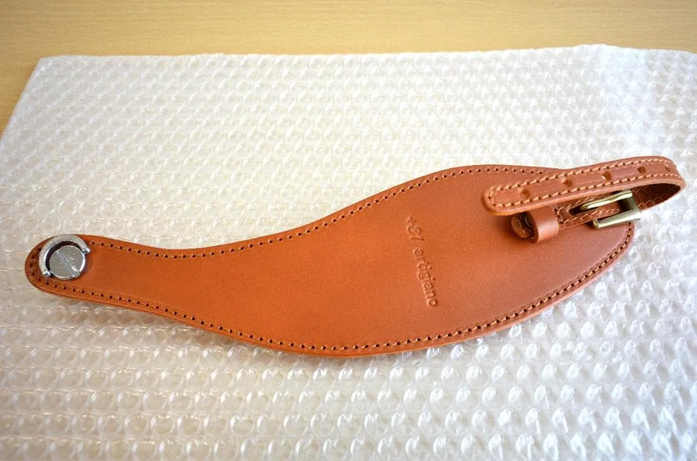 artigiano レザーカメラストラップ