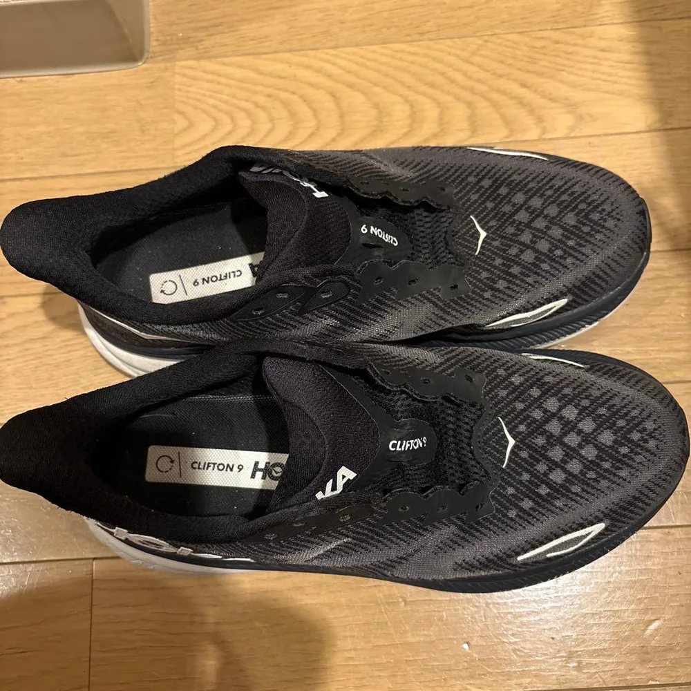 HOKA CLIFTON 9 スニーカー ブラック27.5cm 靴紐なし