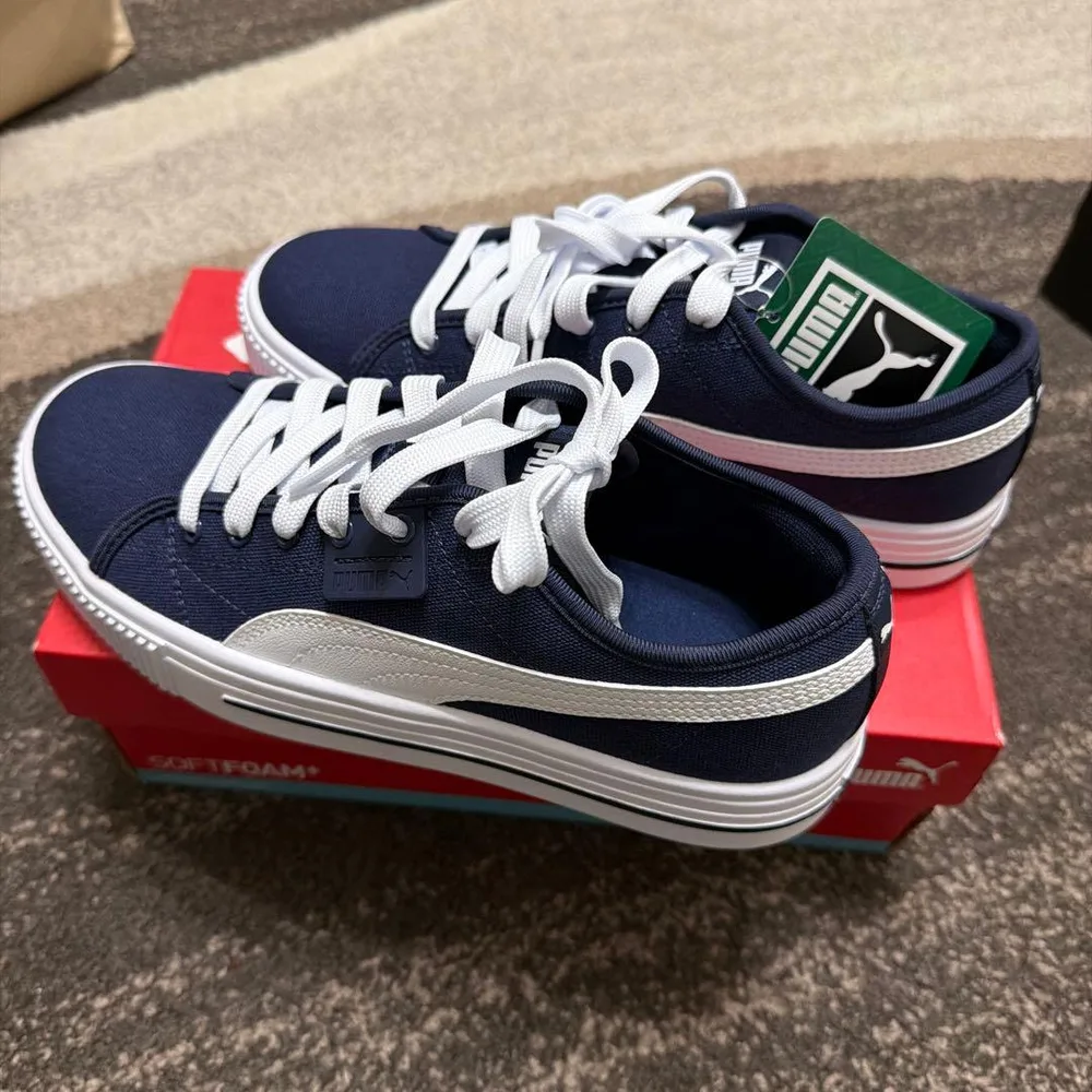 PUMA スニーカー ネイビー レディース