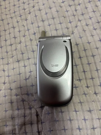 TU-KA by TOSHIBA 折りたたみ携帯電話 本体