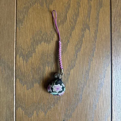 和柄 縮緬 鈴付き ストラップ チャーム