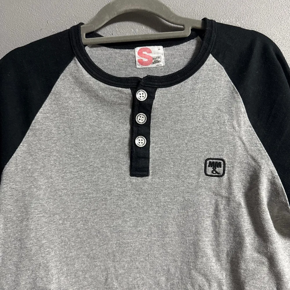 M&M ヘンリーネック長袖シャツカスタムロゴ黒×グレーラグランカットソー S