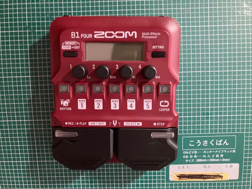 ZOOM B1 มัลติเอฟเฟคเตอร์เบสสี่ตัว