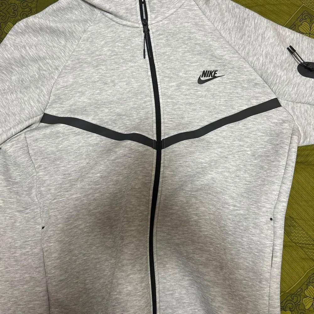 NIKE テックフリース フルジップパーカー グレー